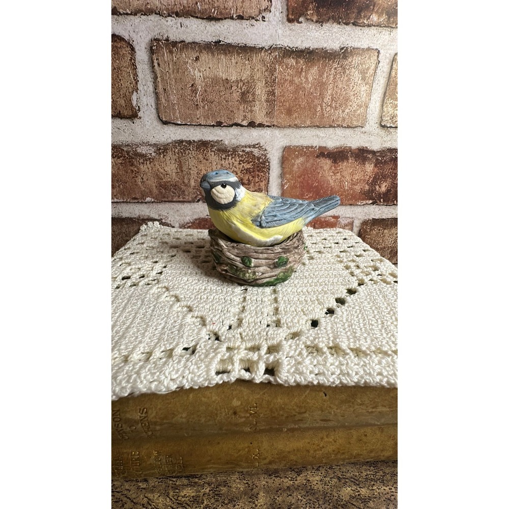 Vintage Hallmark Marjolein Bastin Yellow Bird on Nest Ceramic Salt & Pepper Set